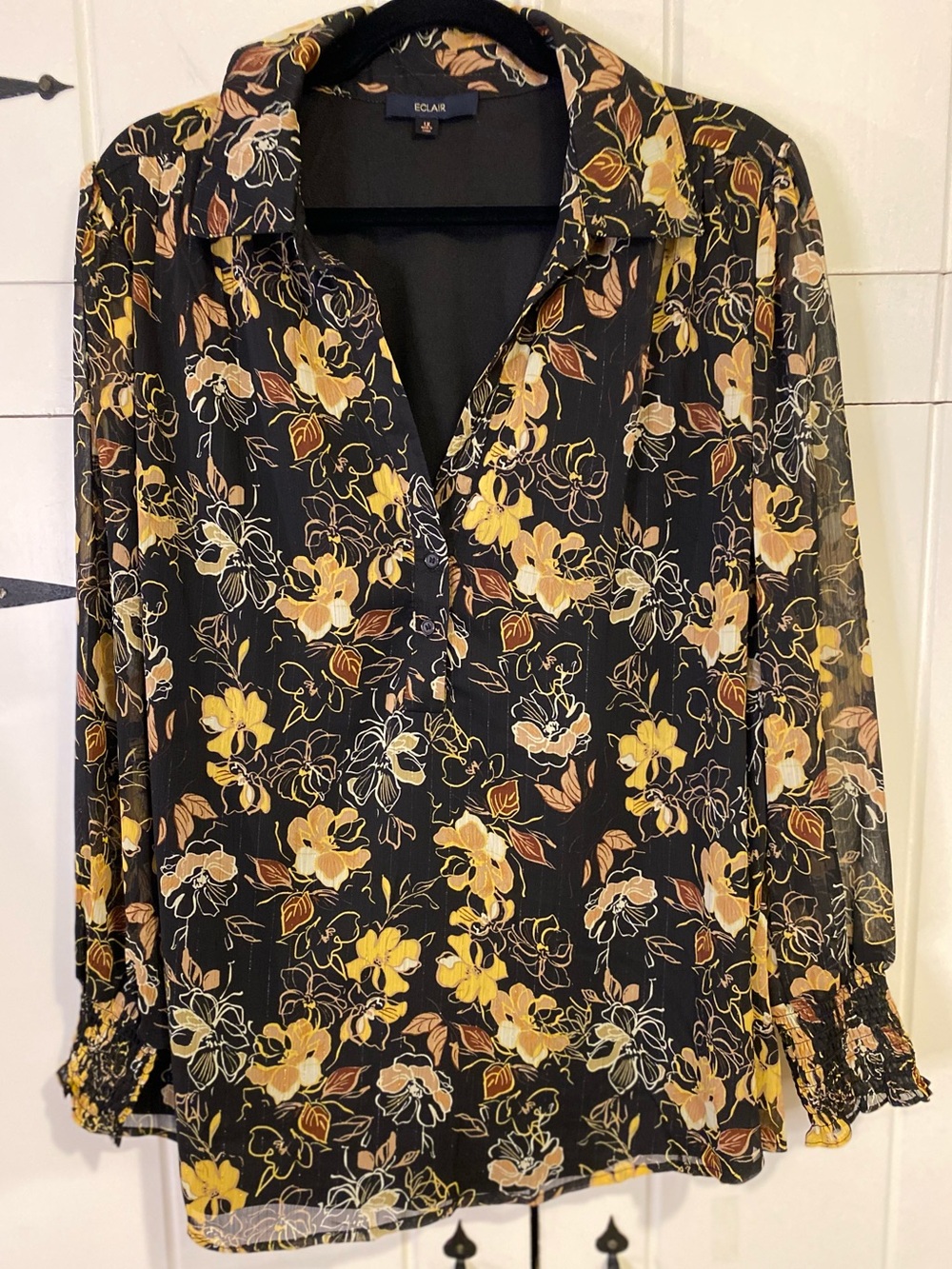Eclair black & gold floral long-sleeve blouse with smocked cuffs. Size 1X